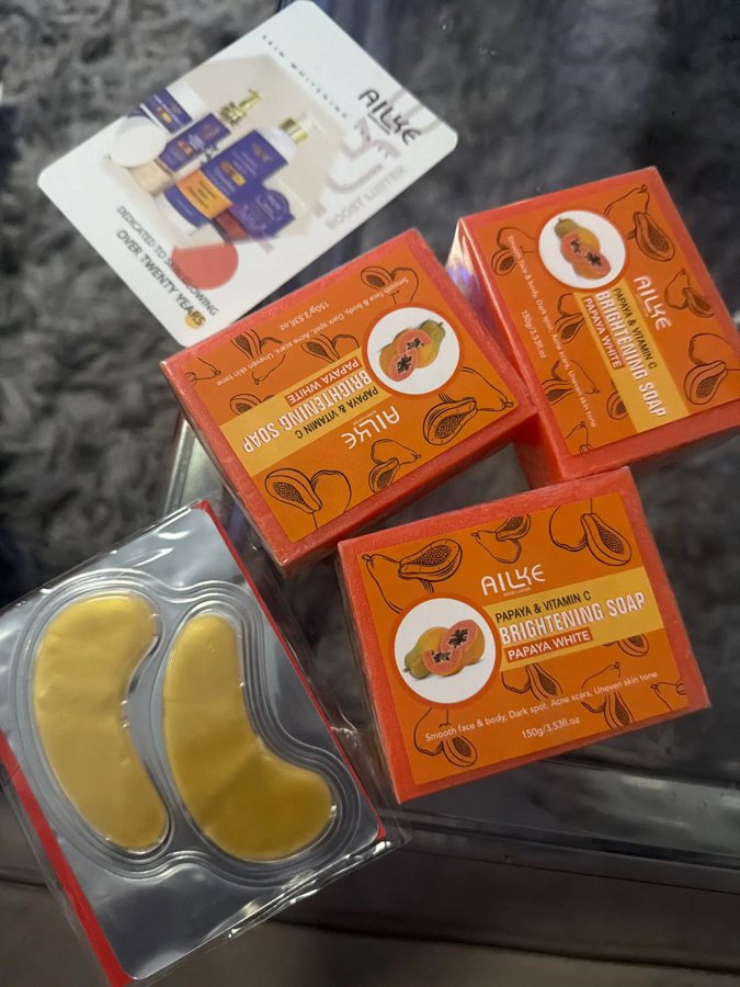Buyer photo of Papaya Brightening Soap Bar